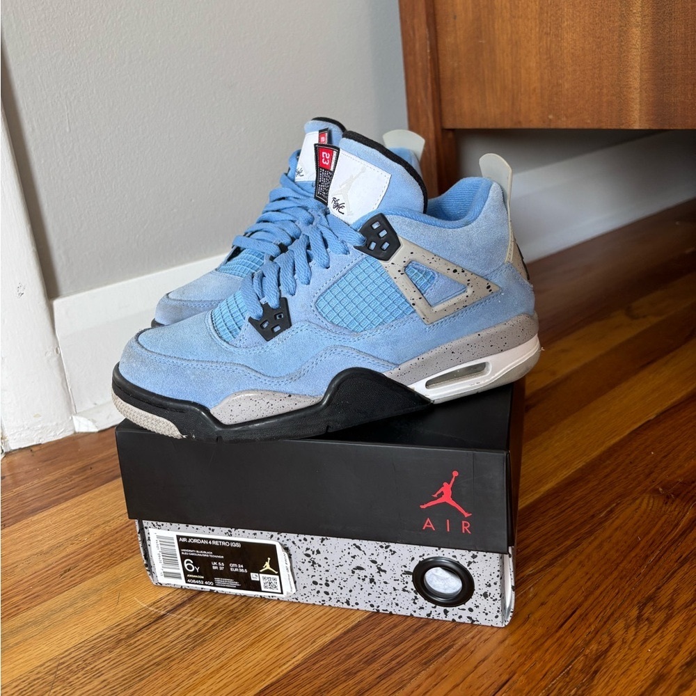 Jordan 4 retro university blue